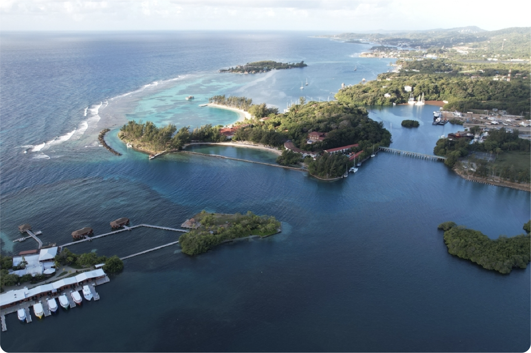 comment se rendre à roatan